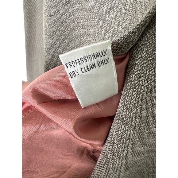 Chaus Excellent Condition Women’s Gray
Pants Suit Size 10 - Picture 7 of 11